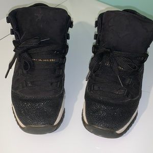 Black jordans